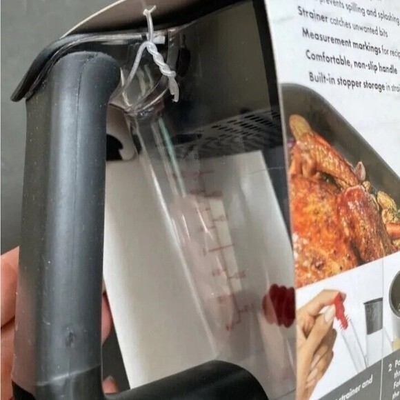 OXO Good Grips 2 Cup Fat Separator With Measurement Easy Clean Prevents Spills - Picture 8 of 9